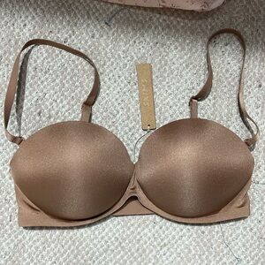 Brand new 32 D skims bra in the color sienna (never worn) NWT
